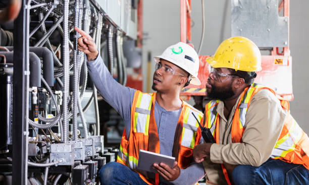 Best Licensed Electrician  in Hudson, IA